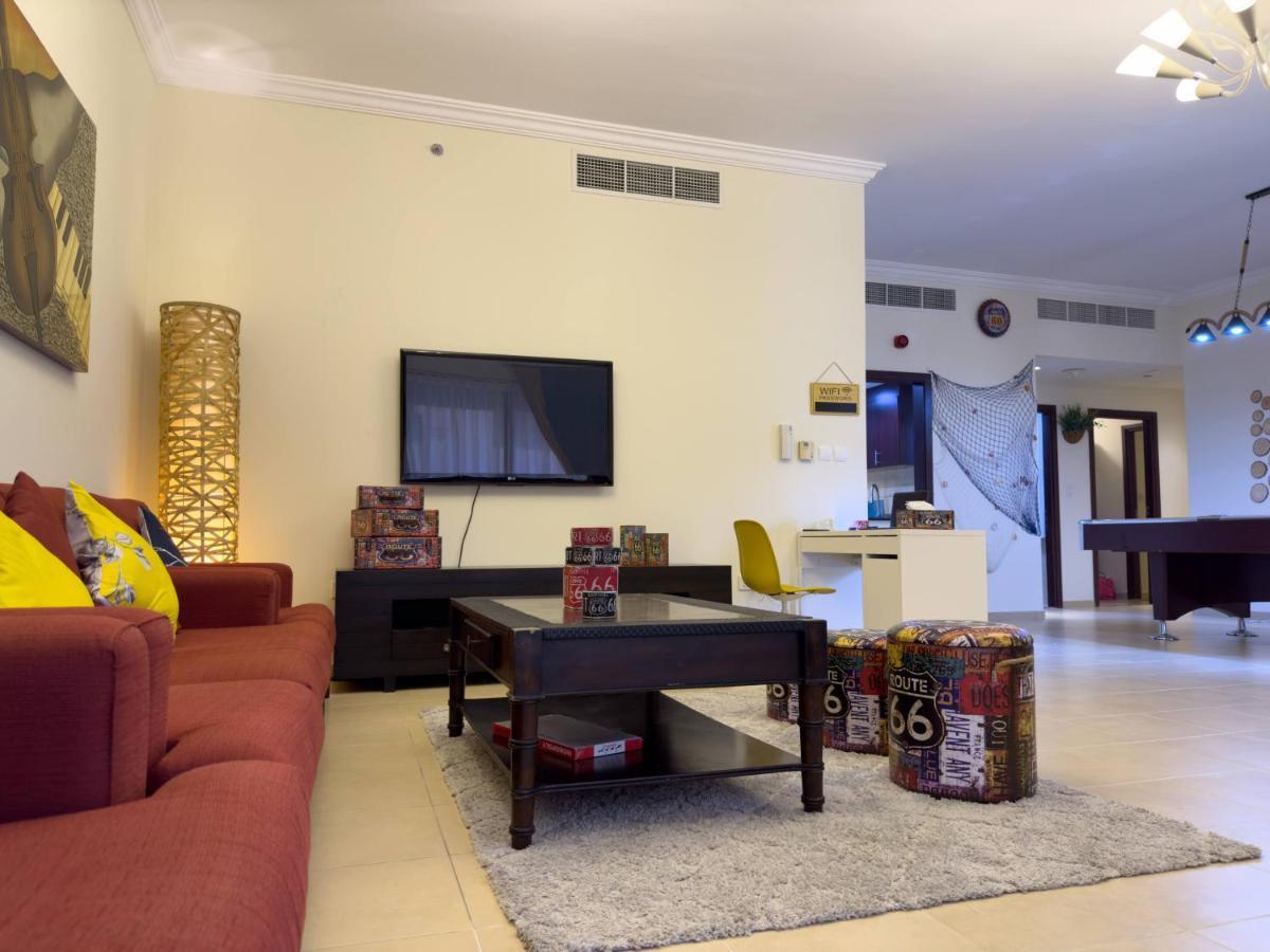Route 66 Beach Hostel Дубай Экстерьер фото