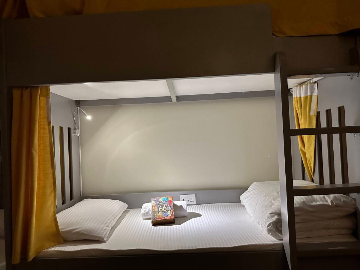 Route 66 Beach Hostel Дубай Экстерьер фото
